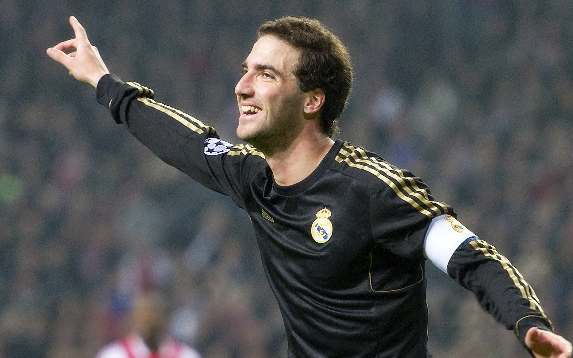 意大利在蒙彼利耶与瑞士队对抗,争取胜利,意大利队完胜瑞士队提前小组出线